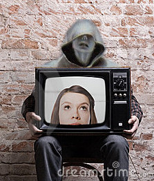 Tiquill_holds_TV.jpg